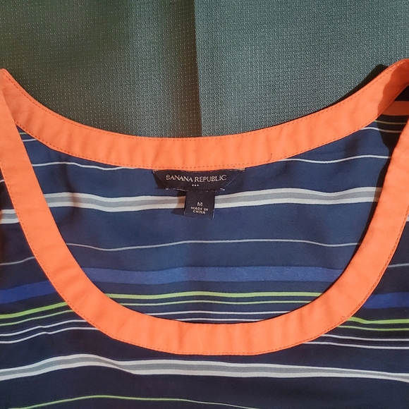 Banana Republic Lightweight Cropped Shell - Picture 2 of 2